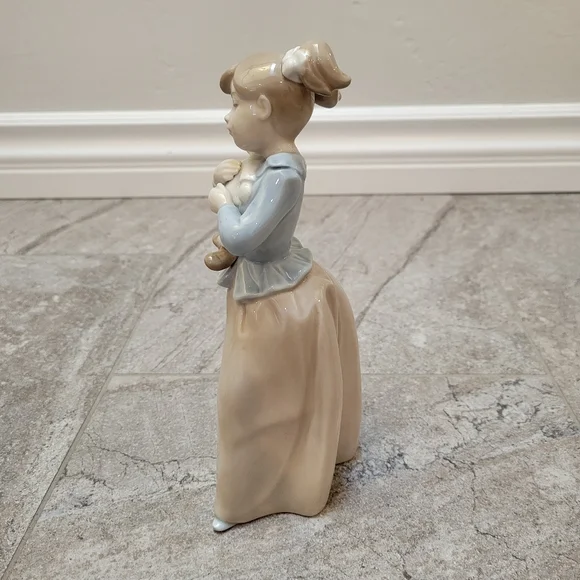 LLADRO NAO Figurine Girl With Clown Doll - Picture 4 of 8